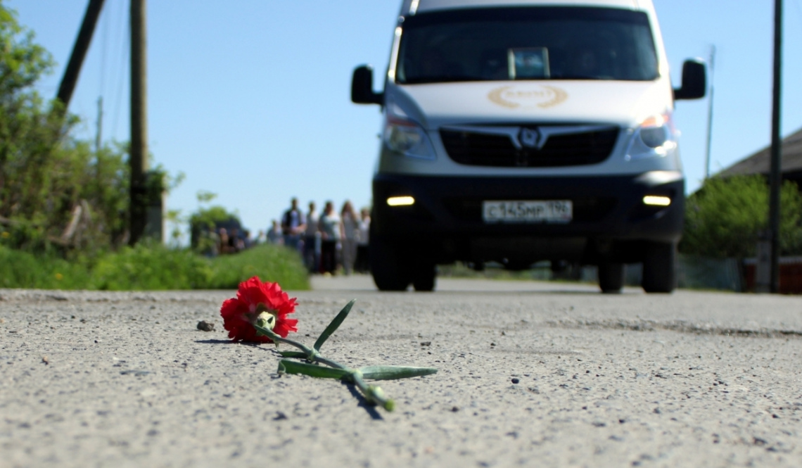 “Прощаемся с еще одним защитником нашим”. В Лебедкино похоронили воина Павла Лебедкина